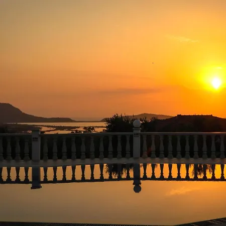 Thanos Village גיאלובה