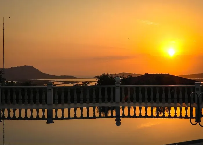 Thanos Village Gialova